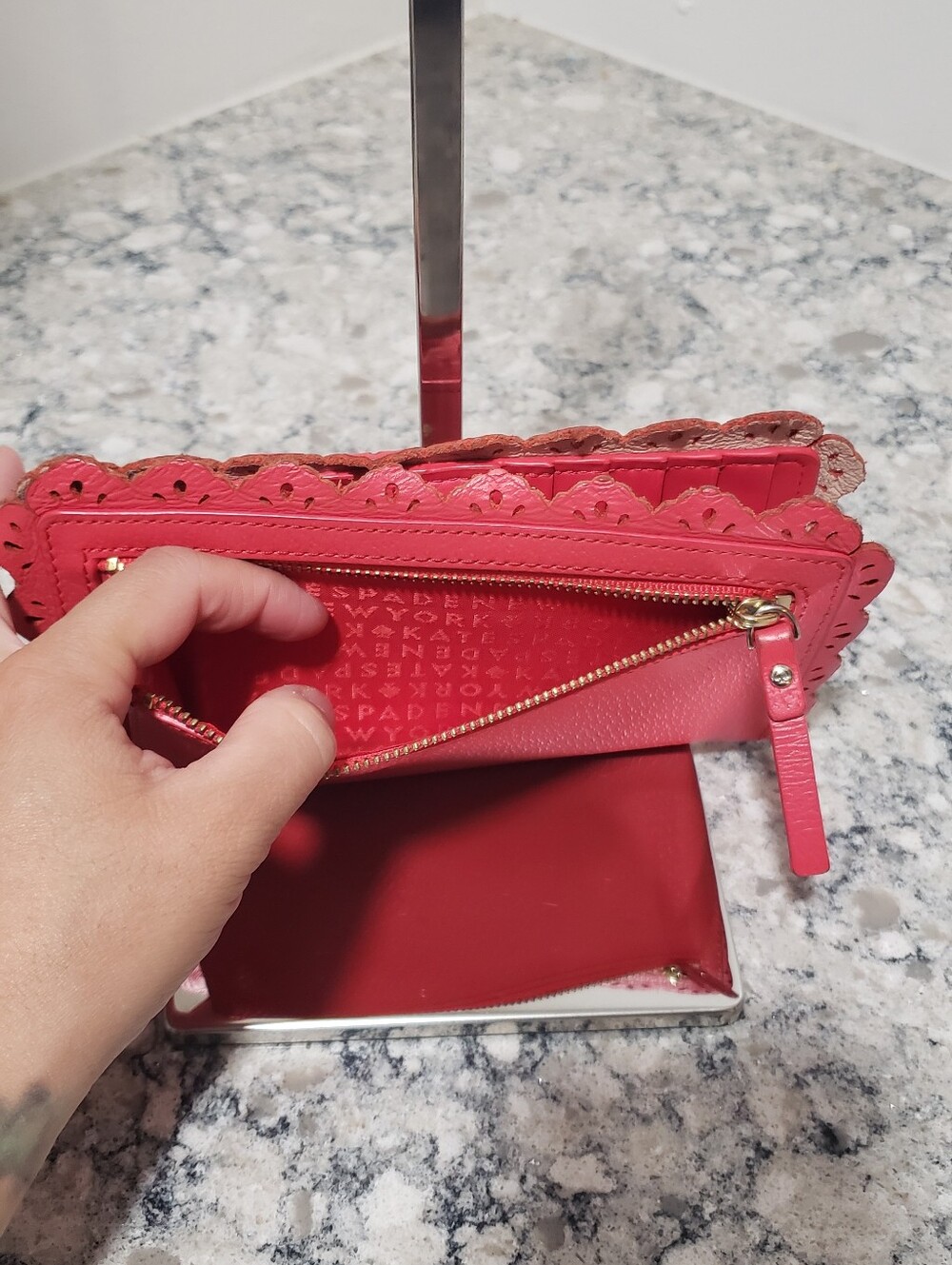 Kate Spade New York Coral Pink Scalloped Lace Trim Leather Wallet - Picture 10 of 12